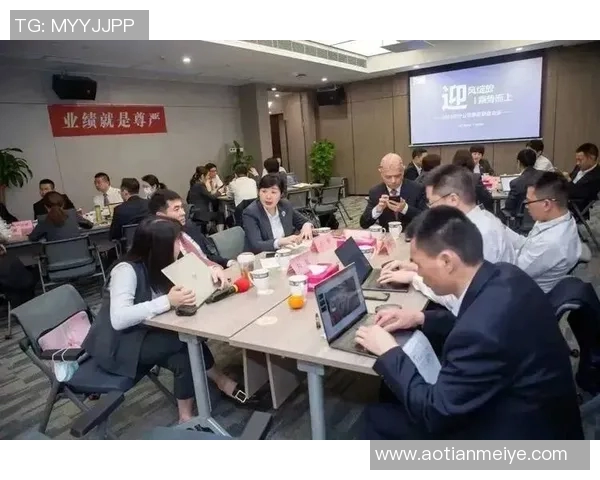 南京与西安足球队赛后复盘团队协作分析与战术探讨 南京与西安足球队赛后复盘团队协作分析与战术探讨