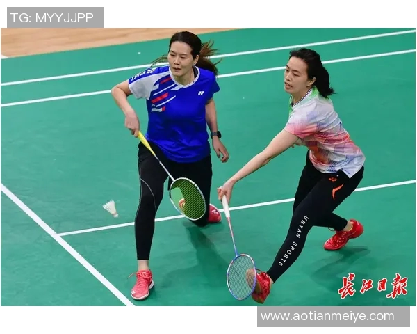 成都羽毛球队与南京羽毛球队赛后复盘分析比赛经验与战术调整 成都羽毛球队与南京羽毛球队赛后复盘分析比赛经验与战术调整