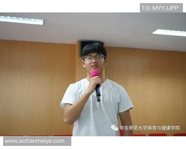 张丽独家揭秘：深入浅出足球技巧与心得分享，让你轻松掌握比赛精髓